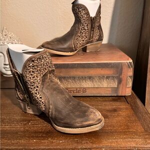 Circle G Cutout Shortie Boots